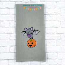 Load image into Gallery viewer, Pumpkin Bat machine embroidery design (4 sizes included) DIGITAL DOWNLOAD