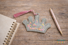 Load image into Gallery viewer, Crown shaker bookmark/bag tag/ornament machine embroidery file DIGITAL DOWNLOAD