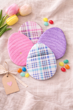 Load image into Gallery viewer, EasterEgg ITH pouch machine embroidery design (2 sizes included) DIGITAL DOWNLOAD