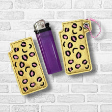 Load image into Gallery viewer, Leopard Lighter Case (2 styles available) machine embroidery design DIGITAL DOWNLOAD