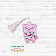 Load image into Gallery viewer, Love Piggy bag tag/ornament/bookmark machine embroidery design DIGITAL DOWNLOAD