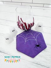 Load image into Gallery viewer, Spider Hexie envelope style ITH Mug rug machine embroidery design (4 sizes included) DIGITAL DOWNLOAD