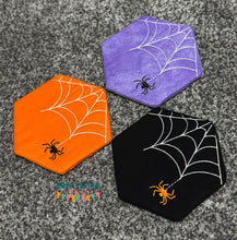 Load image into Gallery viewer, Spider Hexie envelope style ITH Mug rug machine embroidery design (4 sizes included) DIGITAL DOWNLOAD