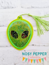 Load image into Gallery viewer, Alien Applique Shaker bookmark/bag tag/ornament machine embroidery file DIGITAL DOWNLOAD