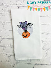 Load image into Gallery viewer, Pumpkin Bat machine embroidery design (4 sizes included) DIGITAL DOWNLOAD