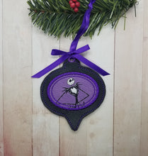 Load image into Gallery viewer, Applique Ornament 4x4 machine embroidery design DIGITAL DOWNLOAD