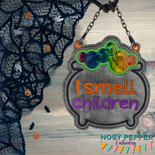 Load image into Gallery viewer, I smell children applique ITH Sign (2 versions and 5 sizes included) machine embroidery design DIGITAL DOWNLOAD