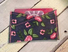Load image into Gallery viewer, Quarter Wallet 5x7 hoop ITH machine embroidery design