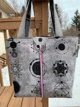 Load image into Gallery viewer, Topaz Tote PDF Pattern